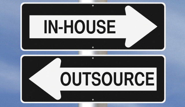 Links oder rechts? Klar nach rechts, wenn es um Content-Produktion geht (Bild: © rnl-Shutterstock.com).