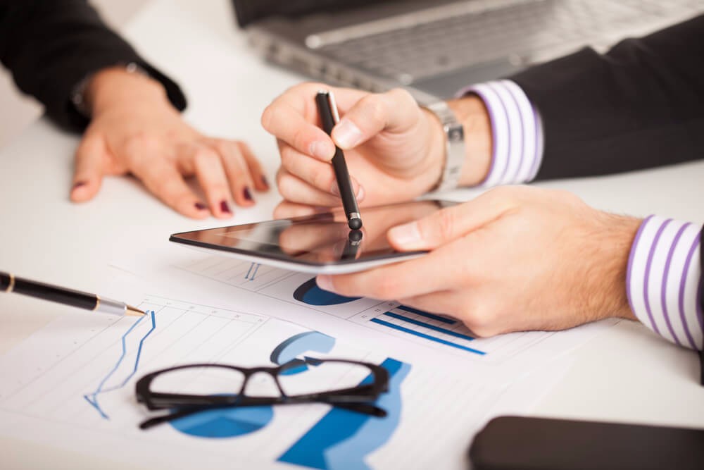 Zusätzliche Mehrausgaben entstehen den Unternehmen, die beim Einkauf von Marketingdienstleistungen auf strategisches Vorgehen verzichten. (Bild: © Minerva Studio - shutterstock.com)