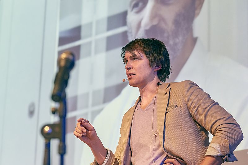 Einblicke in Erfahrungen mit seinem Onlineshop Farmy.ch gab Roman Hartmann. (Bild: Swiss Online Marketing / Friederike Tröndle)